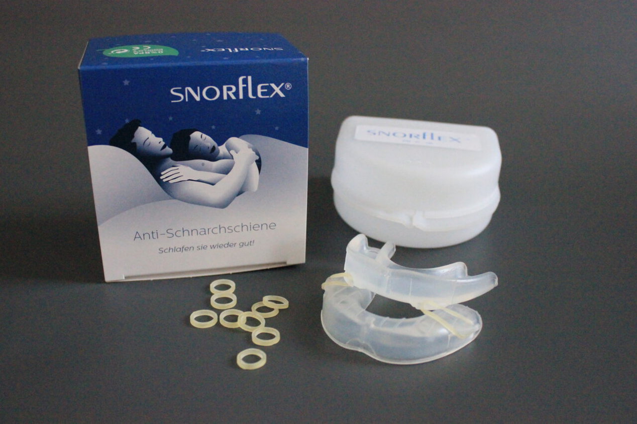 Snorflex Schnarchschienen mit Verpackung und Gummibändern